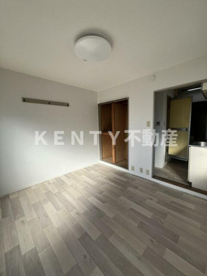 【寝室】 | レジデンス３５ | 広くて明るい寝室