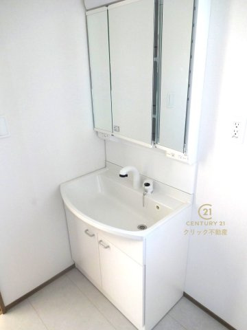 ハートフルタウン 　小美玉市栗又四ケ2432番　Aの独立洗面台|洗面台は洗練されたシンプルなデザインでお手入れも楽です。