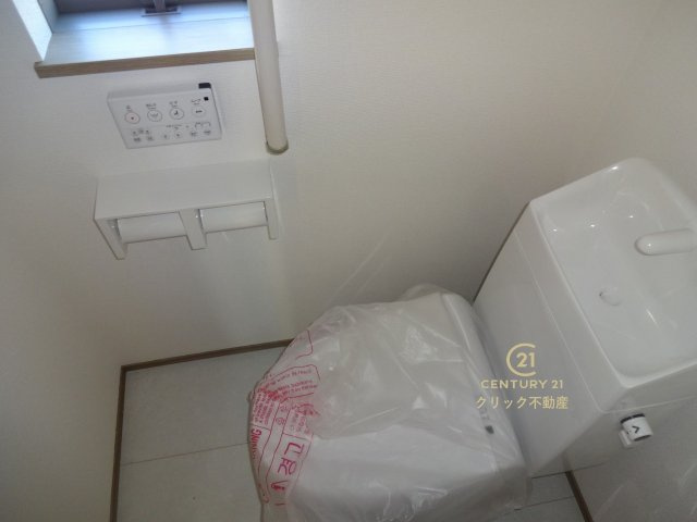 ハートフルタウン 　小美玉市栗又四ケ2432番　Aのトイレ|毎日使う空間と機能だから、いつまでも清潔なスペースであってほしいのがトイレです。お掃除しやすいシンプルなデザインです。