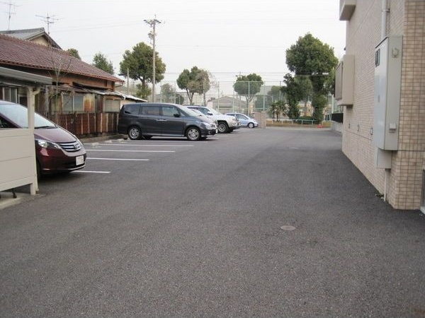 ハーモニー星崎の駐車場