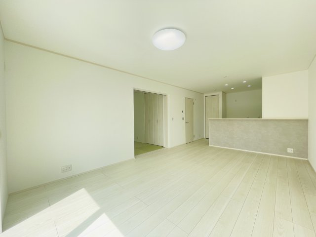 【居間・リビング】 | 熊谷市上恩田　新築戸建　全3区画　2号棟 | 2号棟