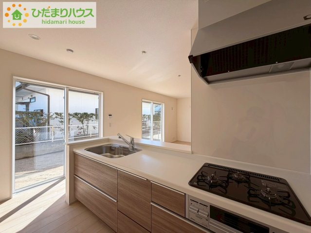 いわき市内郷御厩町4丁目第1　新築戸建　3号棟のキッチン|料理をしながらでも、ご家族との会話を楽しめる対面式キッチン♪