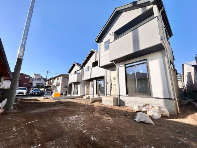 三鷹市牟礼5丁目　新築戸建　全3棟の前面道路含む現地写真|2026.1.11撮影

現地ご見学希望・資料請求などお気軽にお問い合わせ下さい！
03-5990-5201