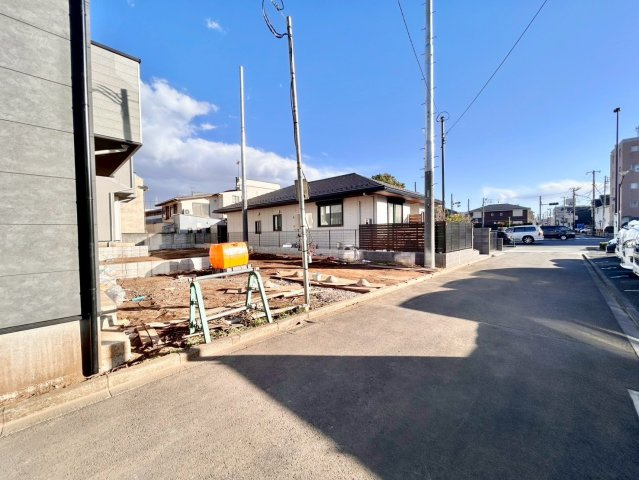 三鷹市牟礼5丁目　新築戸建　全3棟の前面道路含む現地写真|2026.1.11撮影

現地ご見学希望・資料請求などお気軽にお問い合わせ下さい！
03-5990-5201