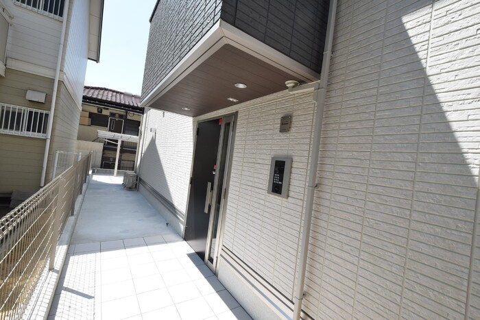 D-room旗塚通のエントランス