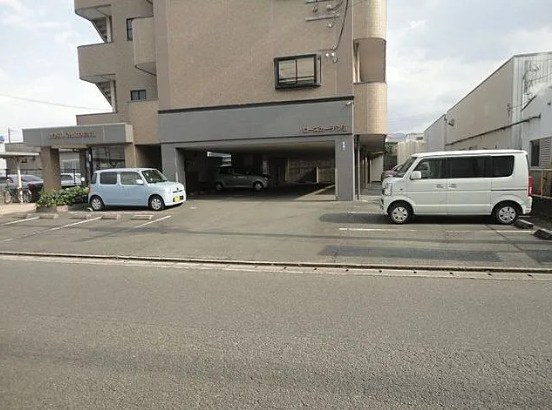 ローズガーデンⅡの駐車場