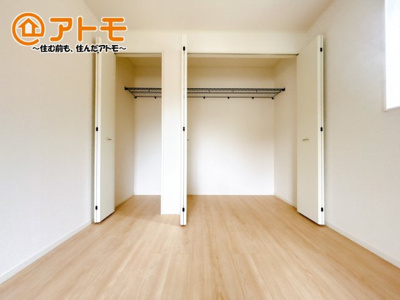 【内装】 | 駿東郡清水町徳倉第24　新築一戸建て　全1棟 | ハンガーパイプ付きのクローゼットは季節ものなどを収納することができて便利です♪