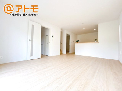 【居間・リビング】 | 駿東郡清水町徳倉第24　新築一戸建て　全1棟 | 広々と開放的なLDKは、家族が自然と集まる広さ♪お子様のリビング学習にもピッタリ♪