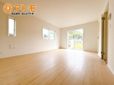 【居間・リビング】 | 駿東郡清水町徳倉第24　新築一戸建て　全1棟 | 家族団らんのイメージは、リビングを思い浮かべませんか？リビングこそ広々とした空間が良いですね♪