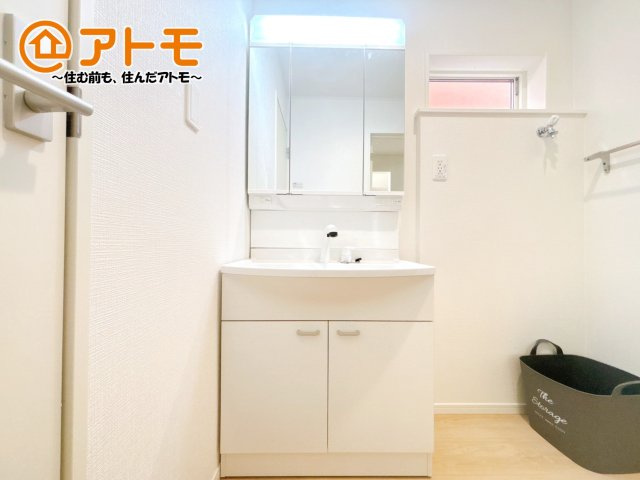 【独立洗面台】 | 駿東郡清水町徳倉第24　新築一戸建て　全1棟 | 収納豊富な３面鏡の洗面化粧台は使い勝手良好♪