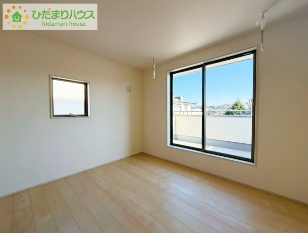 いわき市内郷御厩町4丁目第1　新築戸建　1号棟の寝室|バルコニーに面していて、たっぷり光りの入る明るい主寝室です！