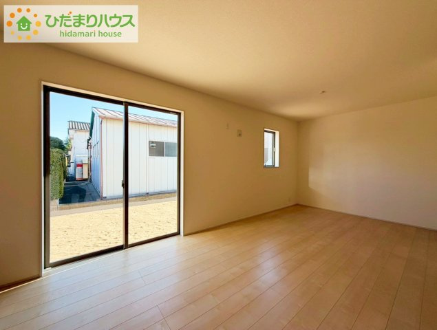 いわき市内郷御厩町4丁目第1　新築戸建　1号棟の居間・リビング|リビングの窓からはあたたかな日差しが差し込みます(*'▽')