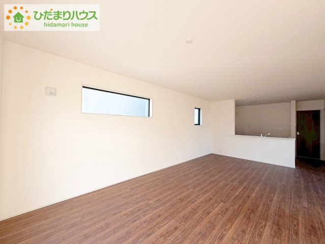 いわき市小名浜西君ヶ塚町第３　新築戸建　３号棟の居間・リビング|開放感あるLDKを確保！家族が集まるリビングはゆったり過ごしリフレッシュする場として居心地の良い空間にしたいですね。