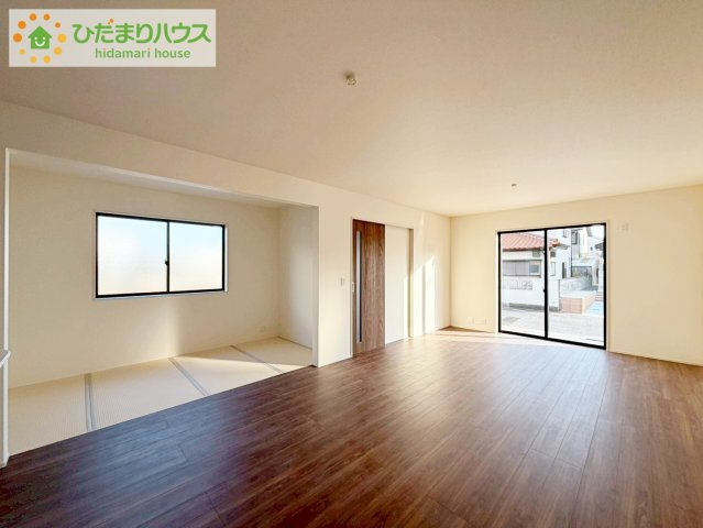 いわき市小名浜西君ヶ塚町第３　新築戸建　３号棟の居間・リビング|閑静な住宅地は夜間も静かで、窓を開けて寝ても快適に過ごしやすいのも大きな魅力！