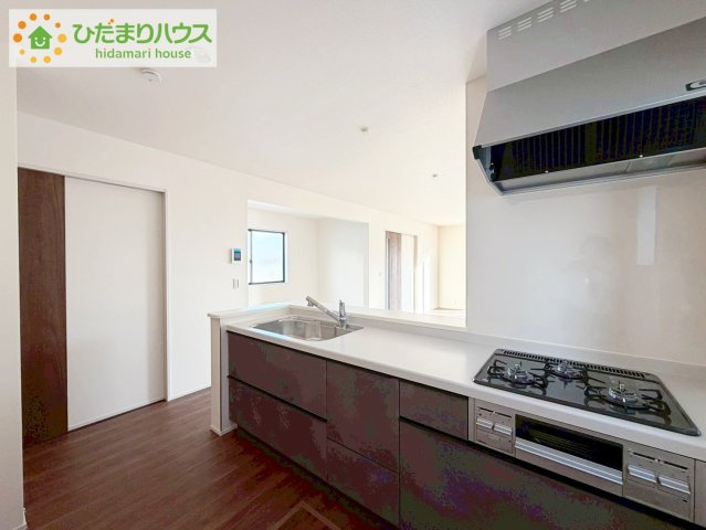 いわき市小名浜西君ヶ塚町第３　新築戸建　３号棟のキッチン|料理をしながらでも、ご家族との会話を楽しめる対面式キッチン♪