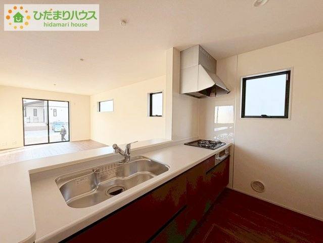 いわき市小名浜西君ヶ塚町第３　新築戸建　３号棟のキッチン|3口コンロが嬉しいシステムキッチン♪広いシンクや作業台でお料理が捗ります♪