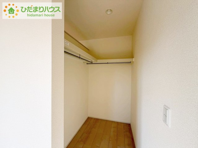 いわき市小名浜西君ヶ塚町第３　新築戸建　2号棟の収納|"大容量のクローゼット！ハンガーパイプ付き。
洋服をかけて収納すれば、「何を持っているか」忘れることもありません！"