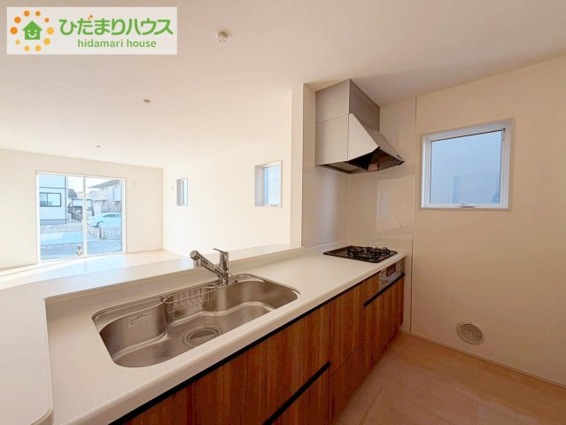 いわき市小名浜西君ヶ塚町第３　新築戸建　2号棟のキッチン|家族と会話しながら料理できるオープンカウンター♪
