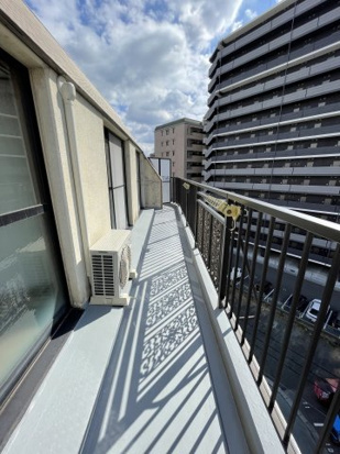 シャルム六ツ門【10,000円キャッシュバック対象物件】のバルコニー|外からの目が気にならないバルコニーで洗濯物が干せます