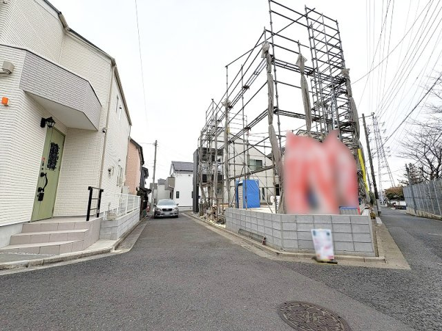 【前面道路含む現地写真】 | 練馬区東大泉7丁目　新築一戸建住宅　全1棟　(保谷店) | スーパーやコンビニも徒歩10分圏内にございます。