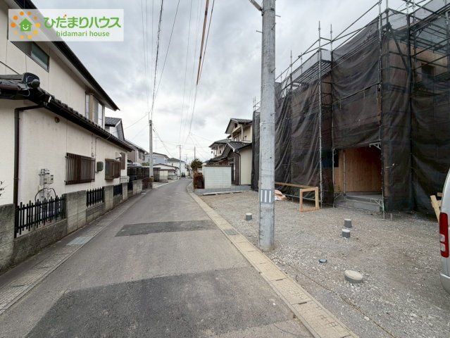 郡山市富田町第21　新築戸建　3号棟の前面道路含む現地写真|落ち着いた雰囲気の閑静な住宅街で、暮らしやすい住環境。