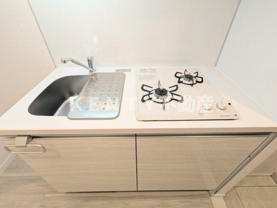 【キッチン】 | ARCOBALENO UMEYASHIKI | コンパクトなキッチンで掃除もラクラク