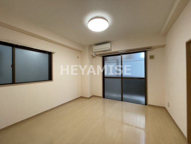 グランドセイコービルの洋室