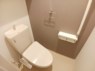 【トイレ】 | アイランドヒルズ右籾　Ⅱ | シンプルで使いやすいトイレです