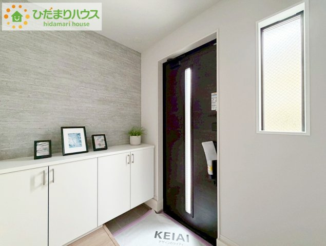 郡山市富久山町９期　新築戸建　１号棟の玄関|鍵や小物類を置けるスペースが確保できるため、散らかりがちな玄関をすっきりと保てます。