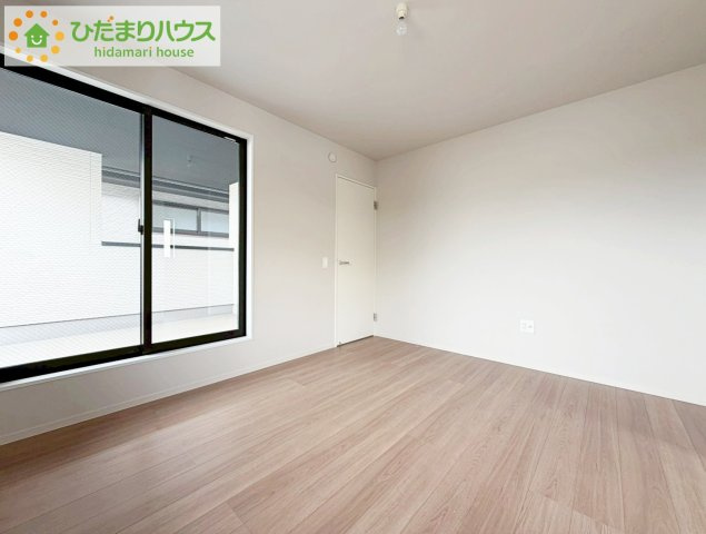 郡山市富久山町９期　新築戸建　１号棟の寝室|清々しい朝陽が差し込む寝室は、開放感たっぷりで心をリフレッシュしてくれる特別な住空間。家具の配置を自由に楽しむことで、自分だけの快適な居場所を作り出せます！