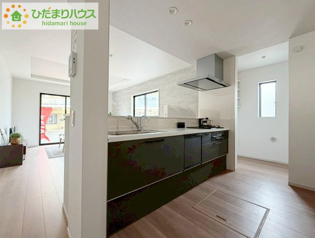 郡山市富久山町９期　新築戸建　１号棟のキッチン|料理をしながらでも、ご家族との会話を楽しめる対面式キッチン♪