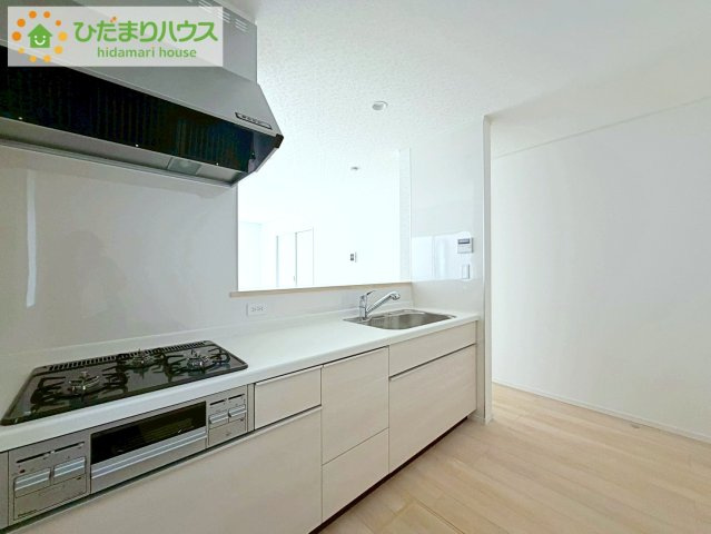 郡山市安積町荒井第6　新築戸建　1号棟のキッチン|リビングを見渡せるキッチンはお子様を見ながらでも料理が出来て安心ですね☆