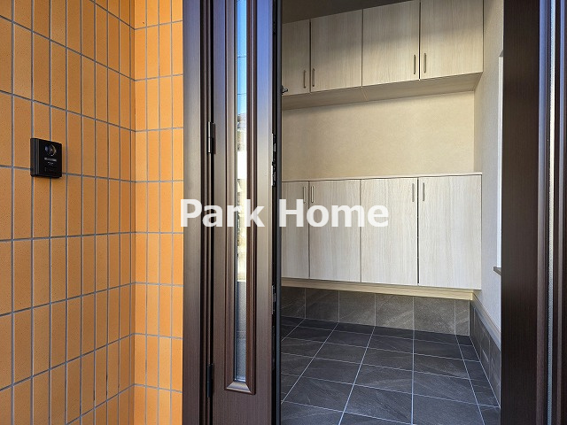 高知市潮見台2丁目　中古戸建ての玄関