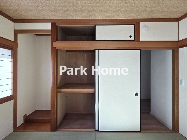 高知市潮見台2丁目　中古戸建ての収納|１F:6和室押入