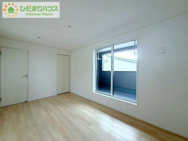 郡山市安積町荒井第6　新築戸建　3号棟の寝室|バルコニーに面していて、たっぷり光りの入る明るい主寝室です！