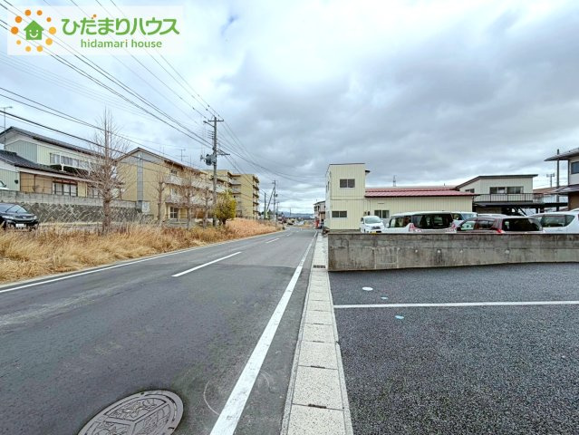 郡山市安積町荒井第6　新築戸建　3号棟の前面道路含む現地写真|前面道路幅6ｍ☆車の出入りもラクラクできちゃいます(^^♪