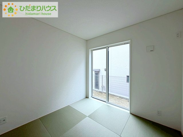 郡山市安積町荒井第6　新築戸建　3号棟の和室|小さなお子さまのいる方におすすめ！リビング横の和室でお子様が遊んでる様子も確認できます(^^)/