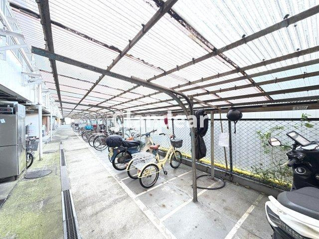 日東マンションサンシャイン谷塚の駐輪場|ドキドキの新生活も、安心してスタート。ぴったりの住まいを見つけませんか？クランディアが一緒に住まい選びをサポートします‼　まずは、お気軽にお問合せください　＃クランディア