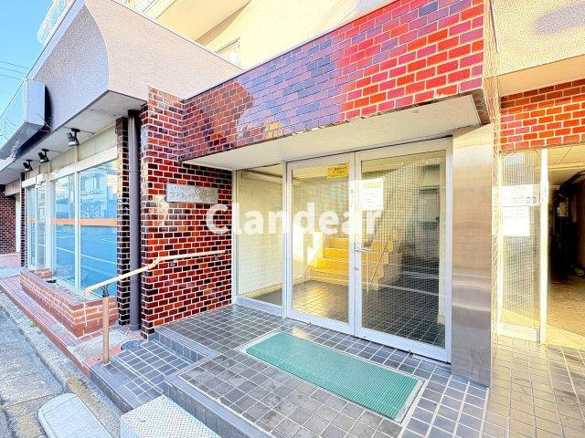 日東マンションサンシャイン谷塚のエントランス|ドキドキの新生活も、安心してスタート。ぴったりの住まいを見つけませんか？クランディアが一緒に住まい選びをサポートします‼　まずは、お気軽にお問合せください　＃クランディア