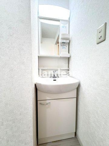 日東マンションサンシャイン谷塚の独立洗面台|ドキドキの新生活も、安心してスタート。ぴったりの住まいを見つけませんか？クランディアが一緒に住まい選びをサポートします‼　まずは、お気軽にお問合せください　＃クランディア