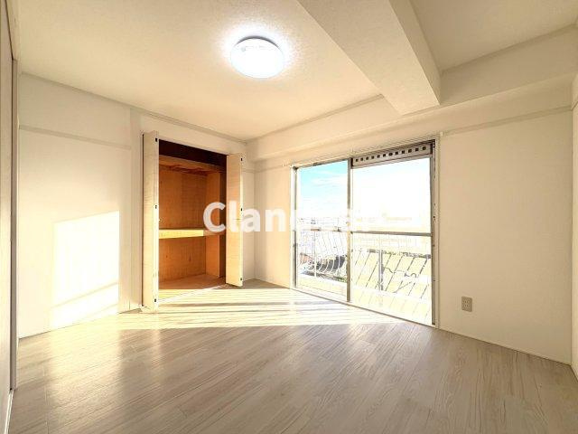 日東マンションサンシャイン谷塚の居間・リビング|ドキドキの新生活も、安心してスタート。ぴったりの住まいを見つけませんか？クランディアが一緒に住まい選びをサポートします‼　まずは、お気軽にお問合せください　＃クランディア