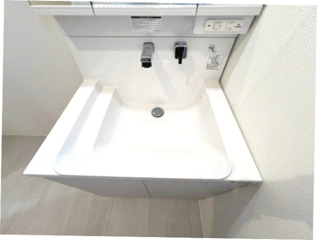 あきる野市引田　新築戸建全8棟の独立洗面台|継ぎ目の少ないすっきりとした洗面ボウル！汚れを拭き取りやすく、毎日のお掃除もスムーズです♪