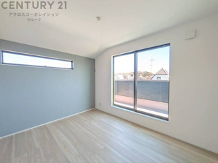 子供部屋…創造性や成長を促す遊びの空間を提供。学習や趣味に集中できる環境を整えます。個別のプライベートスペースは自己表現と自立心を育み、心地よい睡眠環境を整えリラックスできる場所を提供。