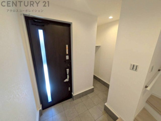 シューズクローク付き（玄関がスッキリし、収納力が格段に向上すること、ベビーカーやアウトドア用品など外で使うものをまとめて収納できます）