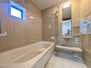 気密性と断熱性に優れ、外気の影響を受けにくく、浴室内の温度を一定に保ちやすいです。特に冬場は、暖房効率が高まり、快適なバスタイムを過ごせます。