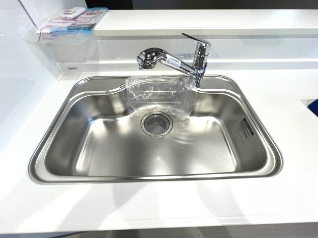 あきる野市引田　新築戸建全8棟のキッチン|浄水器付きシンク