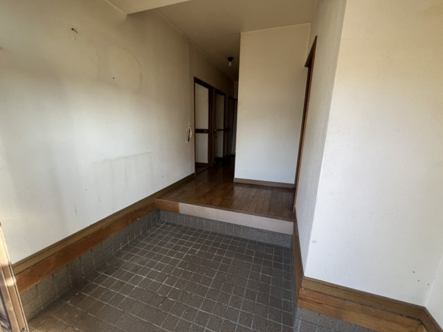 古城町中古物件の玄関