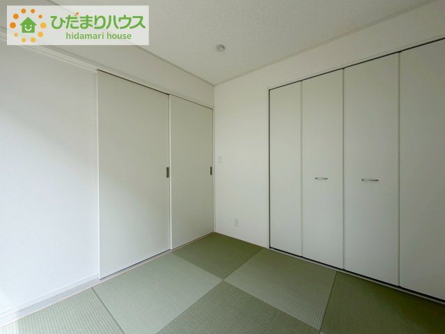 郡山市昭和第9　新築戸建　5号棟の和室|扉を閉じれば来客用のお部屋として。開いて広い空間を作れば、お子様の遊び部屋として使えます！