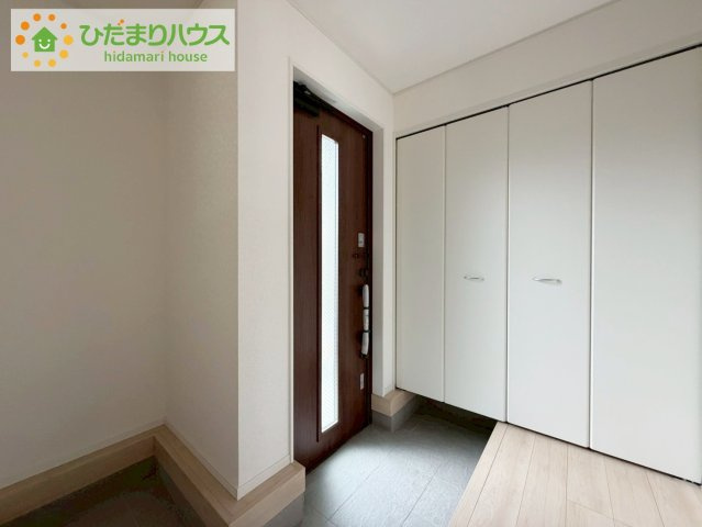 郡山市昭和第9　新築戸建　5号棟の玄関|鍵や小物類を置けるスペースが確保できるため、散らかりがちな玄関をすっきりと保てます。