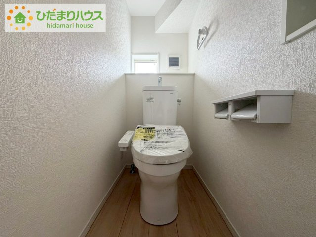 郡山市昭和第9　新築戸建　5号棟のトイレ|温水洗浄便座なら、年中温かいので、安心して座ることができます。さらに、身体が冷えることもないため、便座カバーを付ける必要もありません。